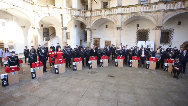 31 jednostek OSP w regionie wyjechało z Brzegu z pakietami ochrony osobistej
