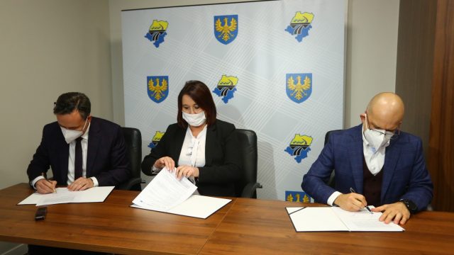 Podpisanie umowy na przebudowę drogi wojewódzkiej 416 w Kietrzu