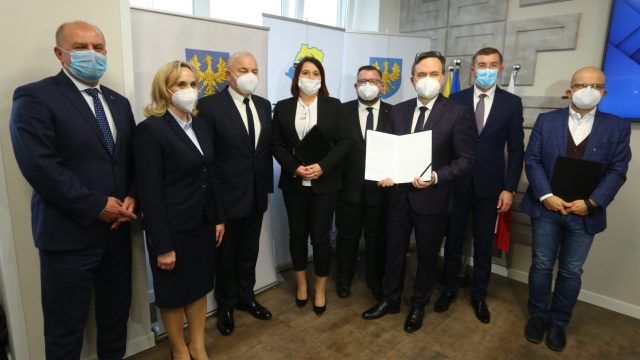 Podpisanie umowy na przebudowę drogi wojewódzkiej 416 w Kietrzu