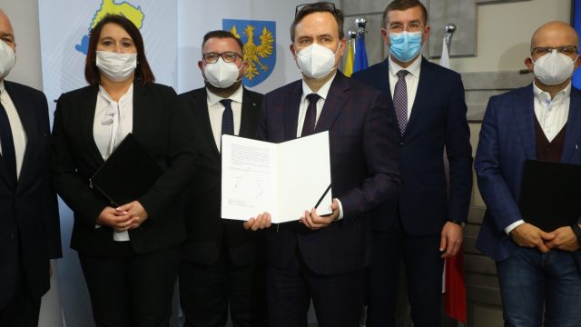 Podpisanie umowy na przebudowę drogi wojewódzkiej 416 w Kietrzu