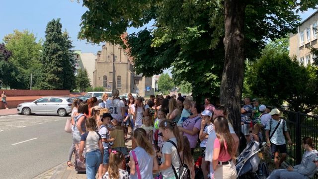 Dzieci wyjeżdżające na kolonie