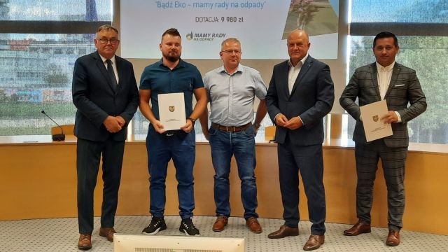 Rady na odpady - wręczenie umów