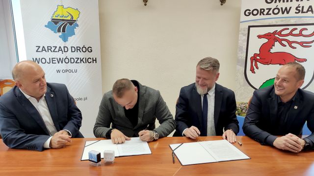 Podpisanie umowy na remont DW 487