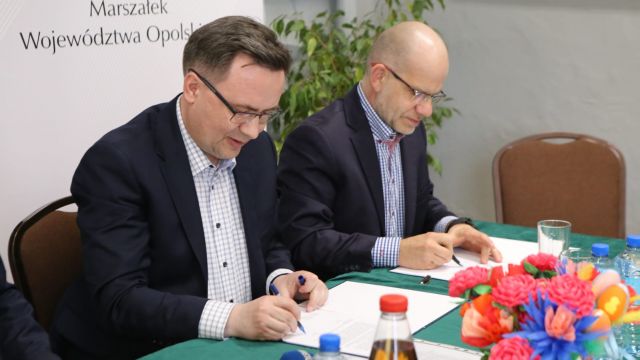 Umowa na przebudowę drogi w Przełęk