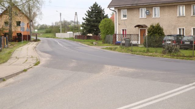 Umowa na przebudowę drogi w Przełęk