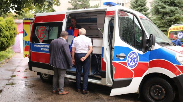 Lądowisko przy neuropsychiatrii z specjalnym ambulansem
