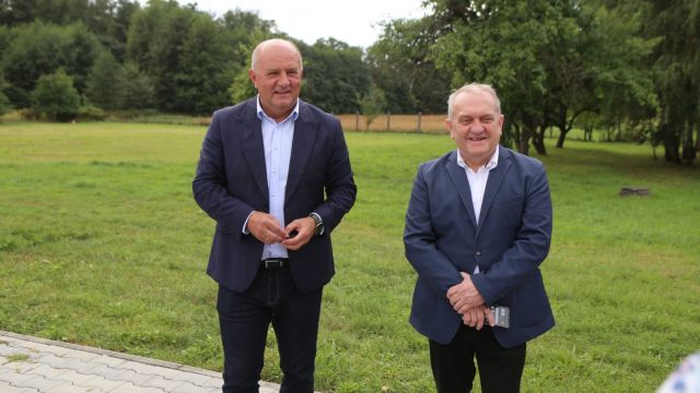 Przekazanie działki spółce