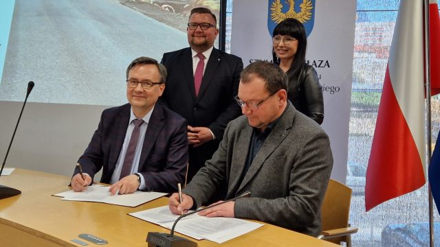 Umowa na drogę w Żelaznej