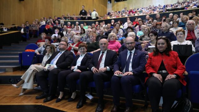 Seniorzy - teatr