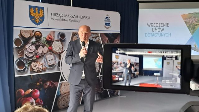 Wręczenie umów