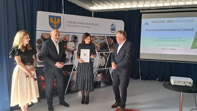 Wręczenie umów