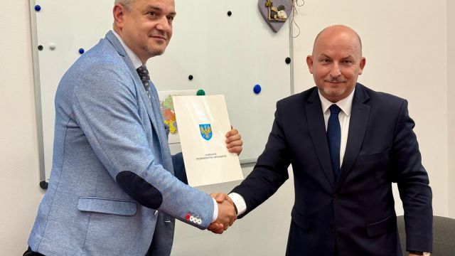 Umowa z gminą Ozimek - remont boisko PROW