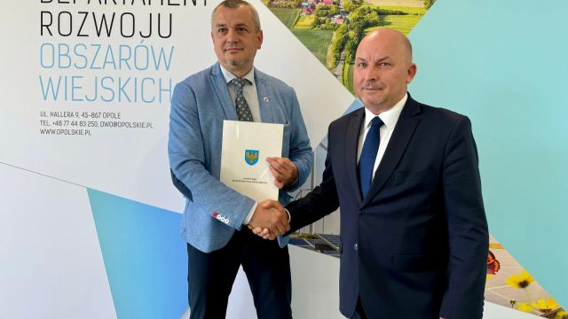 Umowa z gminą Ozimek - remont boisko PROW