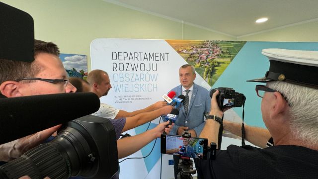 Umowa z gminą Ozimek - remont boisko PROW