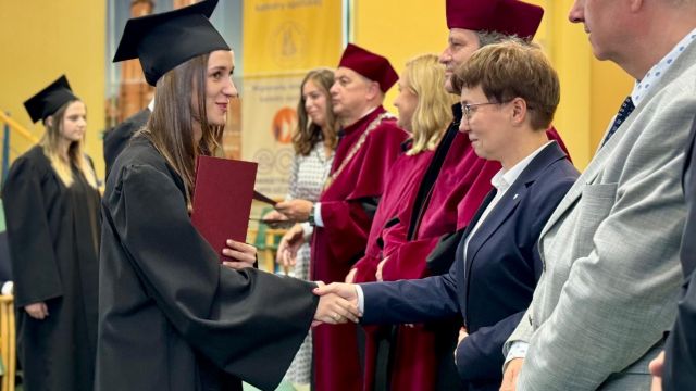 Wręczenie dyplomów absolwentom Wydziału Lekarskiego UO
