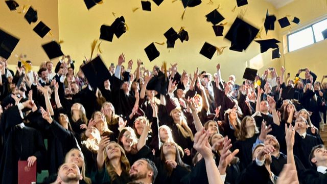 Wręczenie dyplomów absolwentom Wydziału Lekarskiego UO