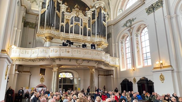 Tradycji stało się zadość – opolscy muzycy zagrali świątecznie