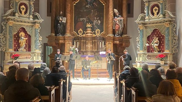 Tradycji stało się zadość – opolscy muzycy zagrali świątecznie