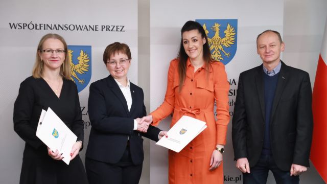 Podpisanie umowy ze stowarzyszeniem Pozytywka