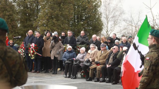 Pamięć o ofiarach wojny żyje dzięki takim uroczystościom