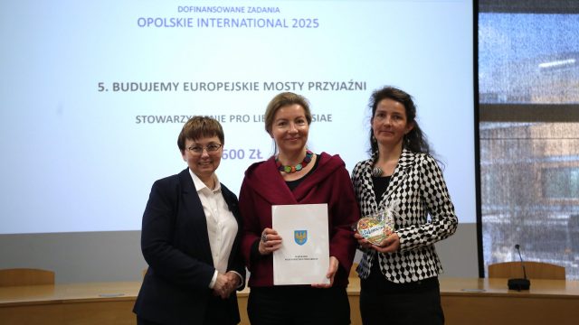 wręczenie umów beneficjentom