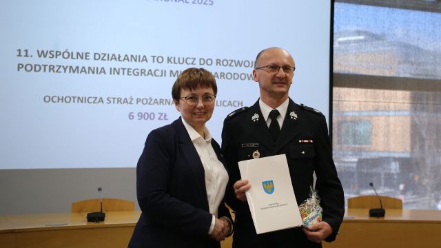 wręczenie umów beneficjentom