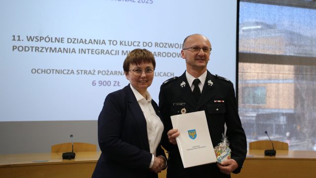 wręczenie umów beneficjentom