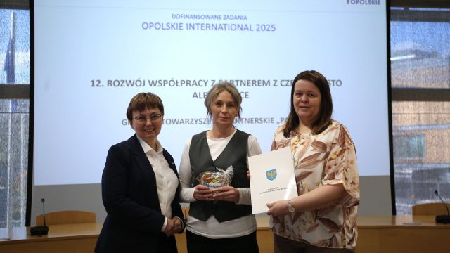 wręczenie umów beneficjentom