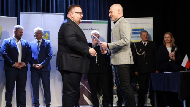 Wręczenie umów na doposażenie OSP