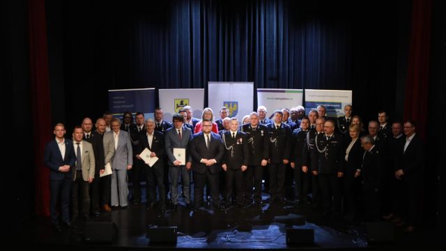 Wręczenie umów na doposażenie OSP