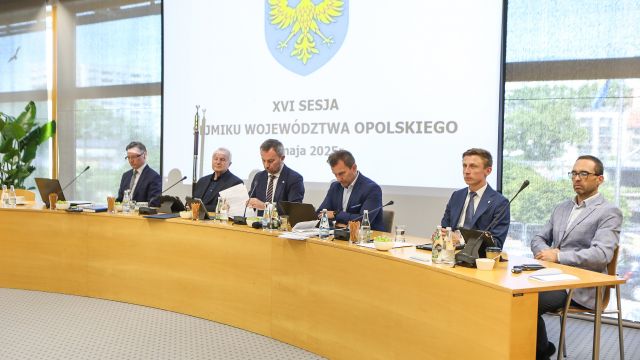 Gratulacje, informacje i dotacje na majowej sesji Sejmiku