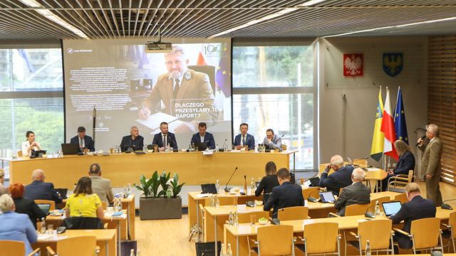 Gratulacje, informacje i dotacje na majowej sesji Sejmiku