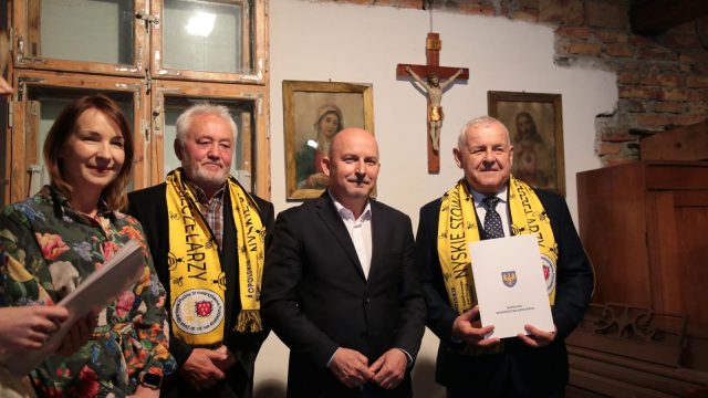 wręczenie umów