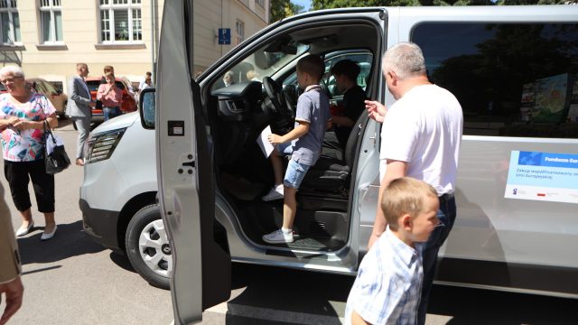 Przekazanie trzech busów