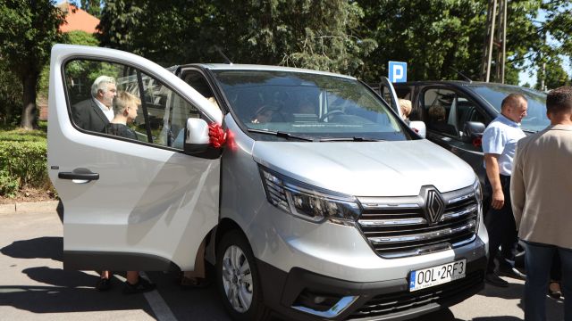 Przekazanie trzech busów