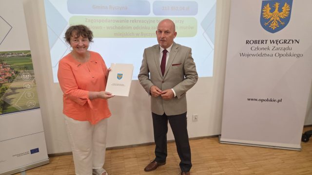 Wręczenie umów