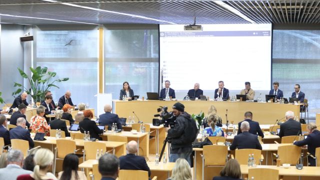 Na sesji o ochronie powietrza, sporcie i zabytkach