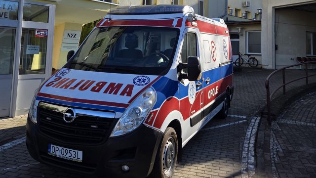 Przekazanie karetki dla szpitala w Kup