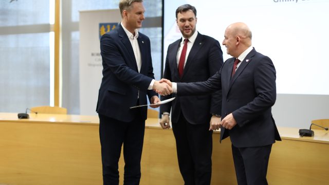 Wręczenie umów