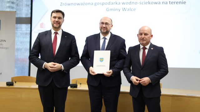 Wręczenie umów