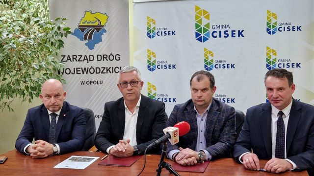 Podpisanie umowy na projekt drogi