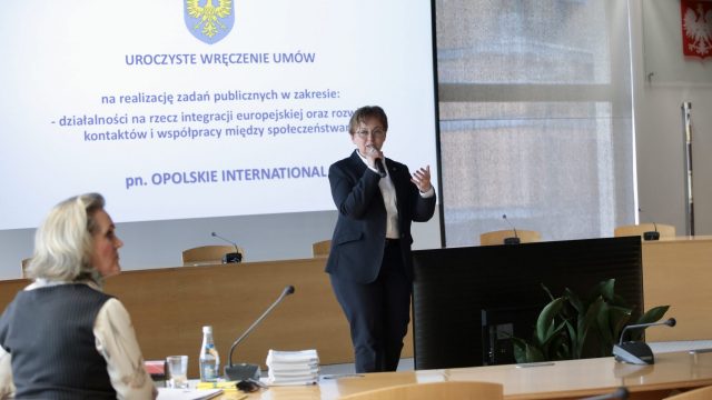 Umowy na inicjatywy zagraniczne