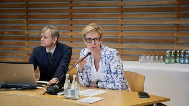 Umowy na inicjatywy zagraniczne