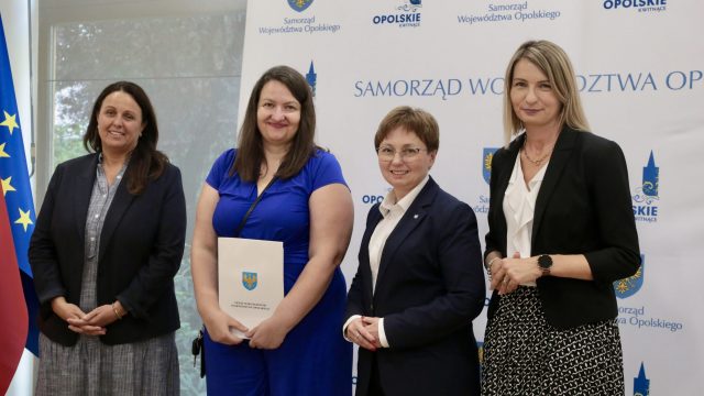 Wręczenie umów
