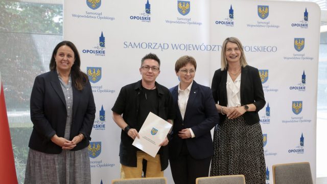 Wręczenie umów