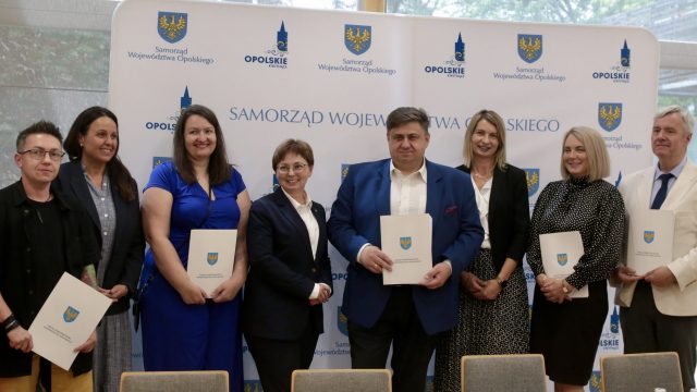 Wręczenie umów