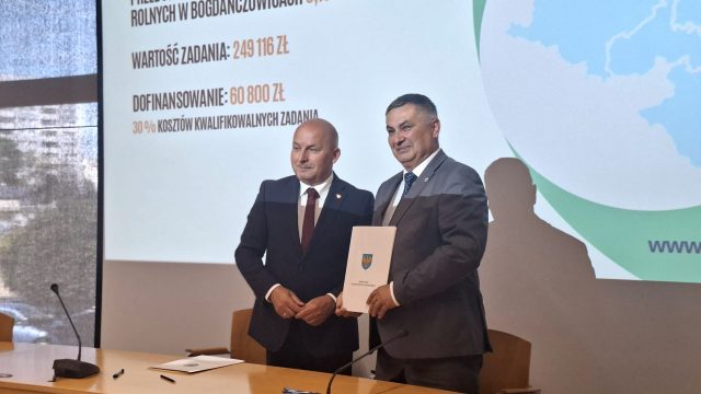 Podpisanie umów na drogi rolne