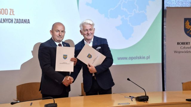 Podpisanie umów na drogi rolne