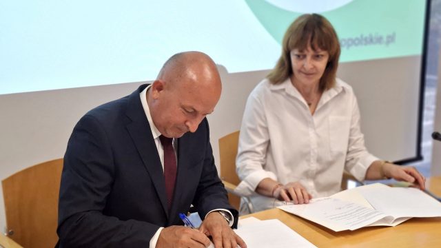 Podpisanie umów na drogi rolne