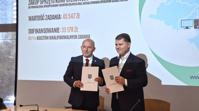 Podpisanie umów na drogi rolne